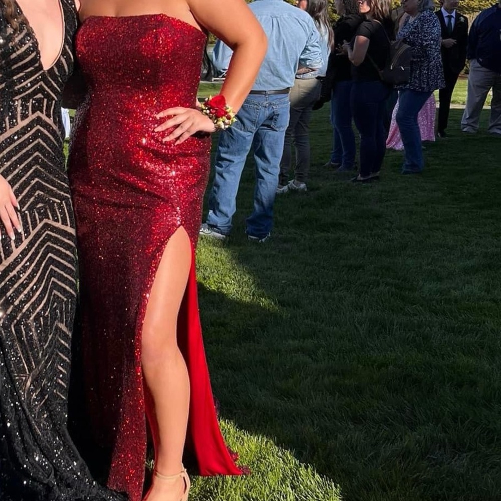 Red Sparkly Prom/Ball dress strapless